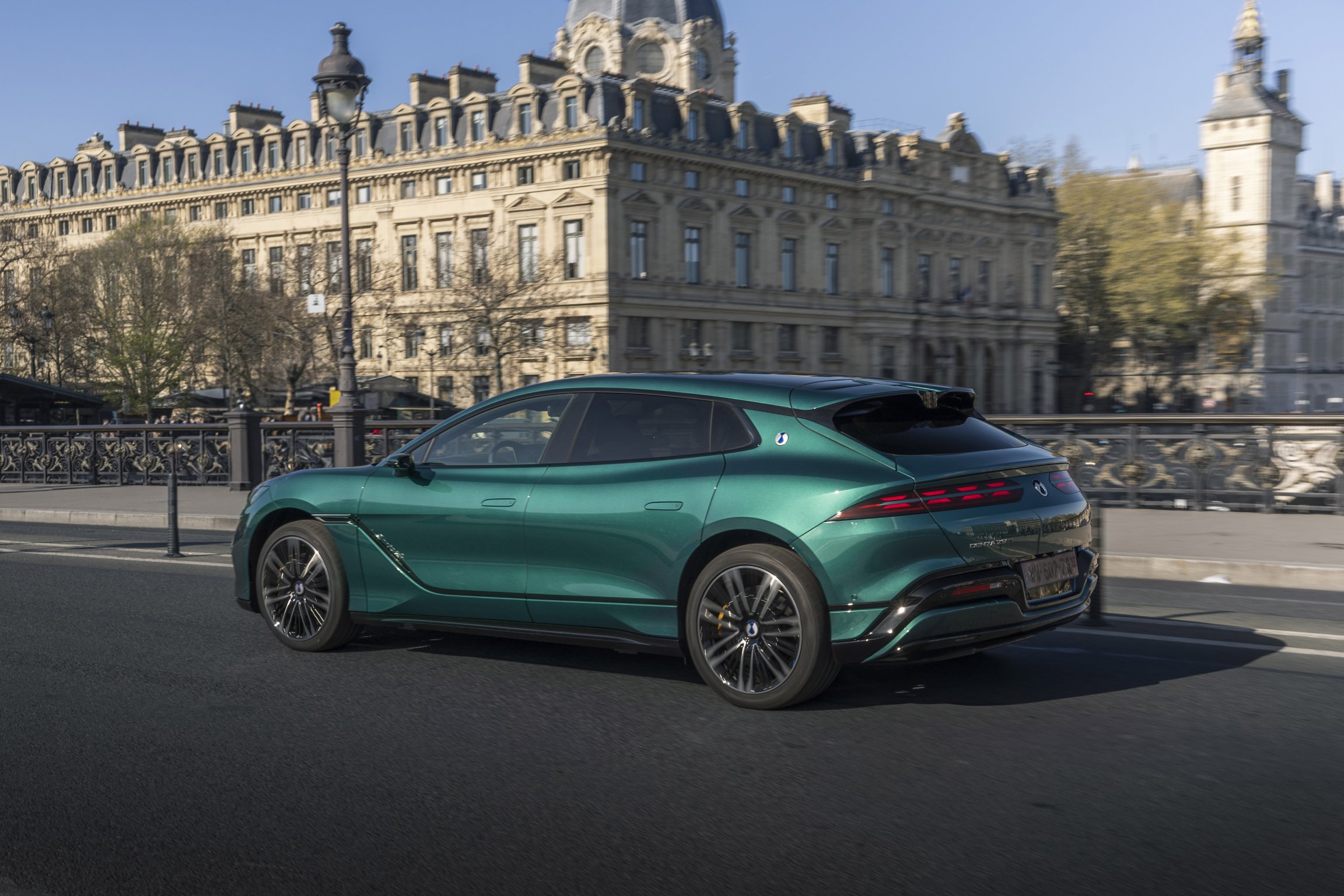 Charging as fast as refuelling: cars with megawatt charging are coming to Europe